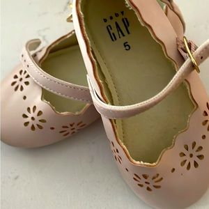 Babygap toddler girl Mary Jane’s size 5